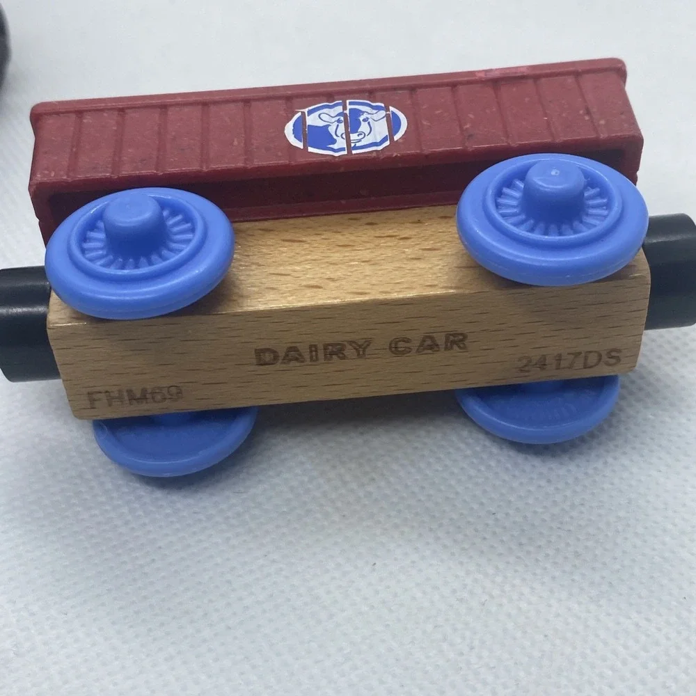 Thomas & Friends Wooden Railway Dairy Diesel And Dairy Car Train - Picture 8 of 8